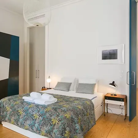 Awarded 3 Bedrooms Upscale Flat@chiado Bairro Alto Apartamento