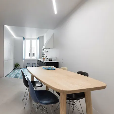 Апартаменты Awarded 3 Bedrooms Upscale Flat@chiado Bairro Alto