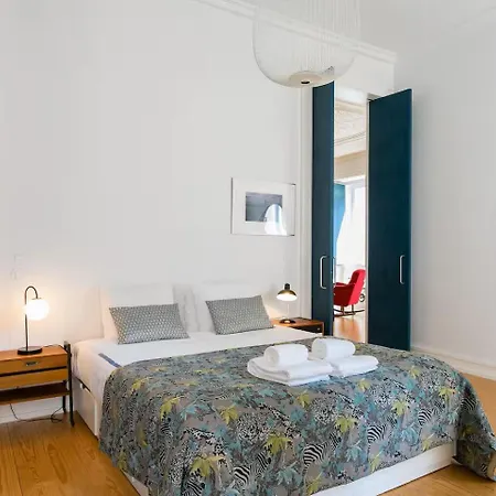 Awarded 3 Bedrooms Upscale Flat@chiado Bairro Alto * 리스본